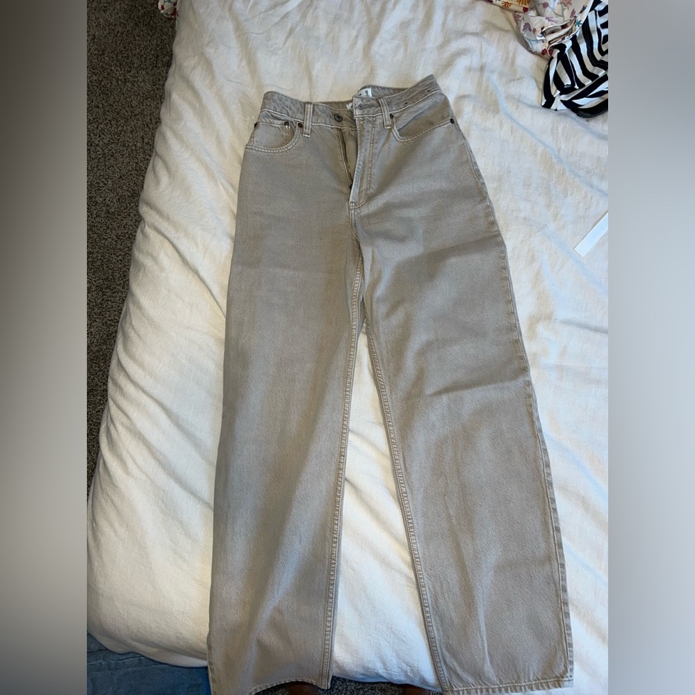 Abercrombie & Fitch Beige Curve Love Jeans (The taper jean)